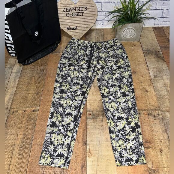 LULULEMON Jet Crop *Luxtreme (Slim) in Crosscourt Petal Black Clarity Yellow, 8 - Picture 6 of 16